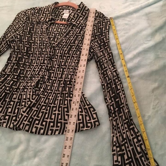 Crinkle black and white geometric print shirt M - Picture 6 of 8